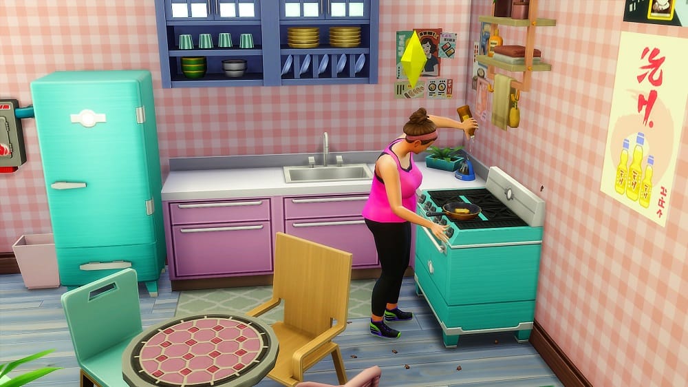 Een screenshot van The Sims waarop te zien is hoe een Sim tussen de kakkerlakken eten aan het maken is.
